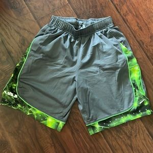 Boys Nike drifit shorts